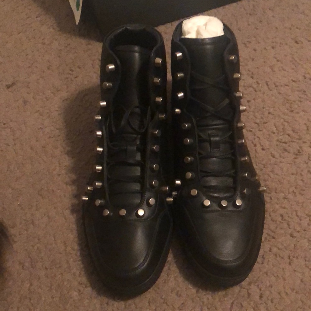 Gucci studded sneaker